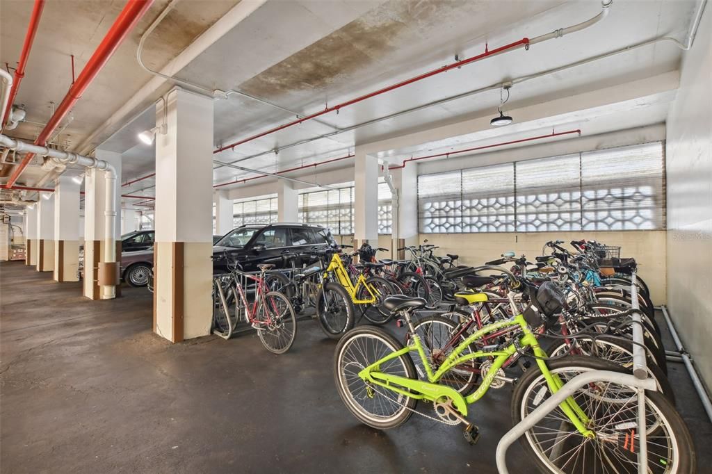 Под контрактом: $255,000 (1 спален, 1 ванн, 1005 Квадратных фут)