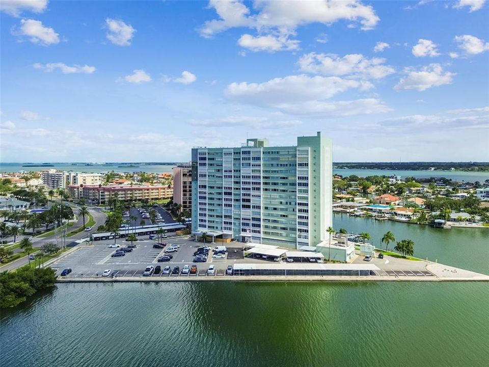 Под контрактом: $255,000 (1 спален, 1 ванн, 1005 Квадратных фут)