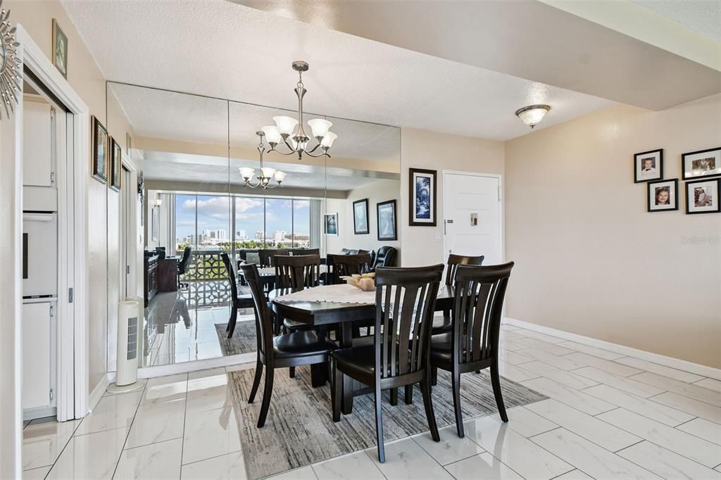 Под контрактом: $255,000 (1 спален, 1 ванн, 1005 Квадратных фут)