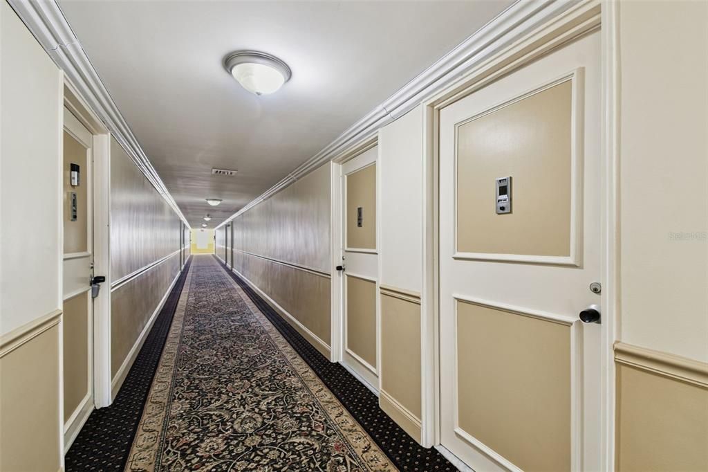 Под контрактом: $255,000 (1 спален, 1 ванн, 1005 Квадратных фут)