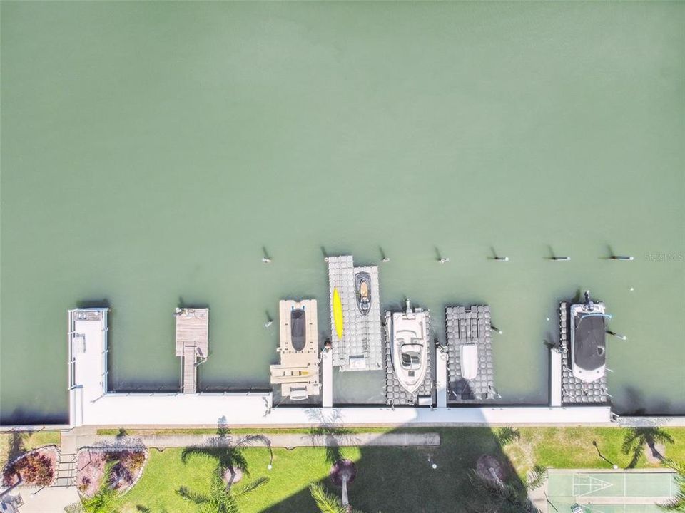 Под контрактом: $255,000 (1 спален, 1 ванн, 1005 Квадратных фут)