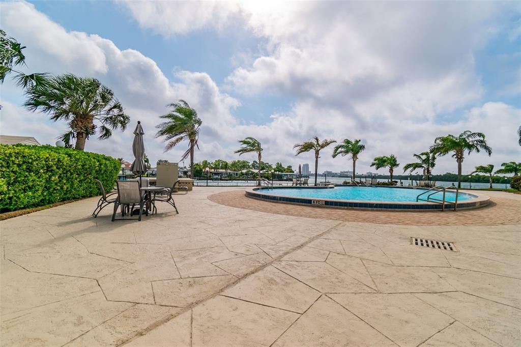 Под контрактом: $255,000 (1 спален, 1 ванн, 1005 Квадратных фут)