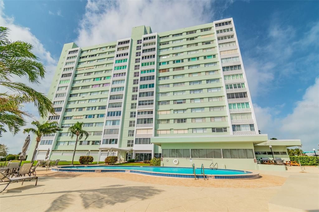 Под контрактом: $255,000 (1 спален, 1 ванн, 1005 Квадратных фут)