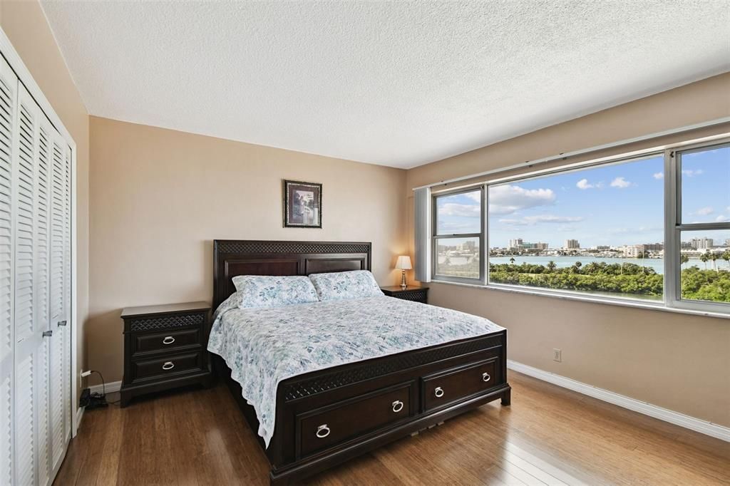 Под контрактом: $255,000 (1 спален, 1 ванн, 1005 Квадратных фут)