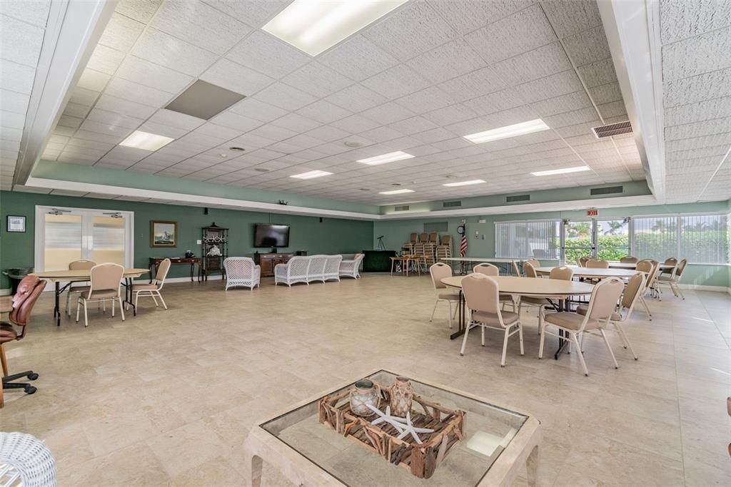 Под контрактом: $255,000 (1 спален, 1 ванн, 1005 Квадратных фут)