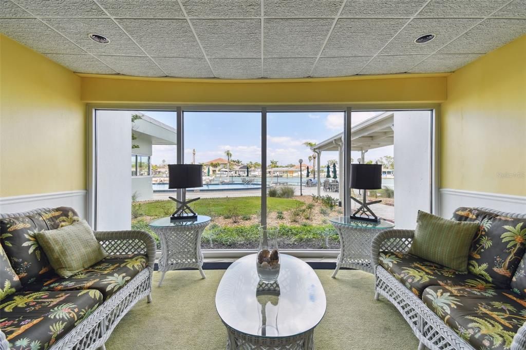 Под контрактом: $255,000 (1 спален, 1 ванн, 1005 Квадратных фут)