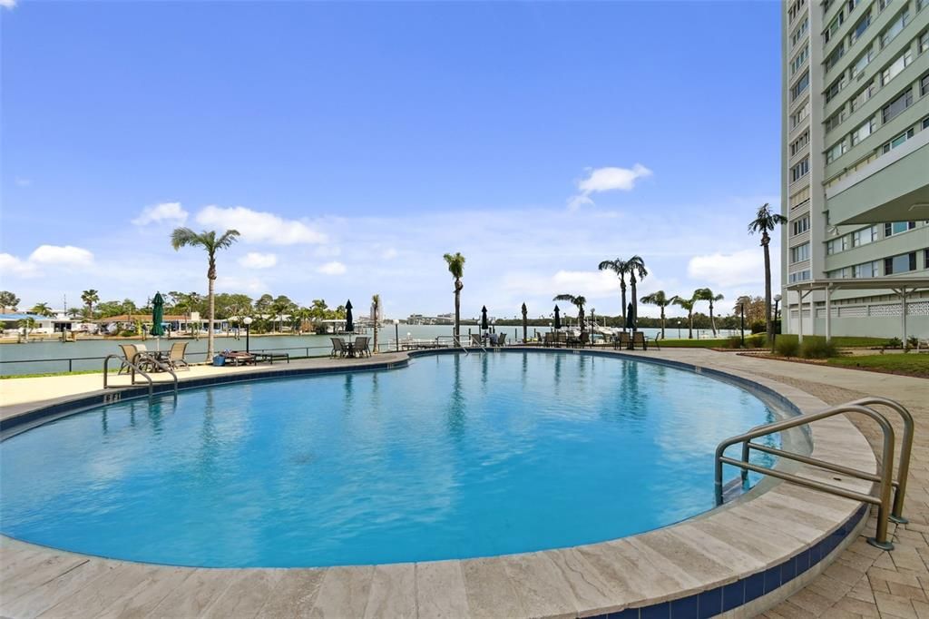 Под контрактом: $255,000 (1 спален, 1 ванн, 1005 Квадратных фут)