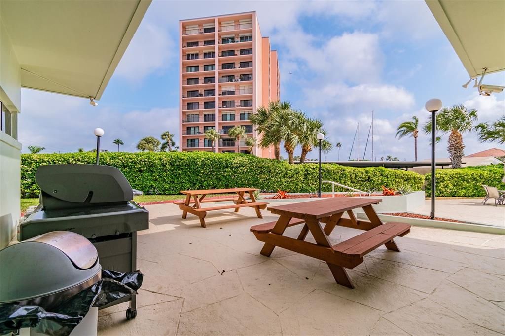 Под контрактом: $255,000 (1 спален, 1 ванн, 1005 Квадратных фут)