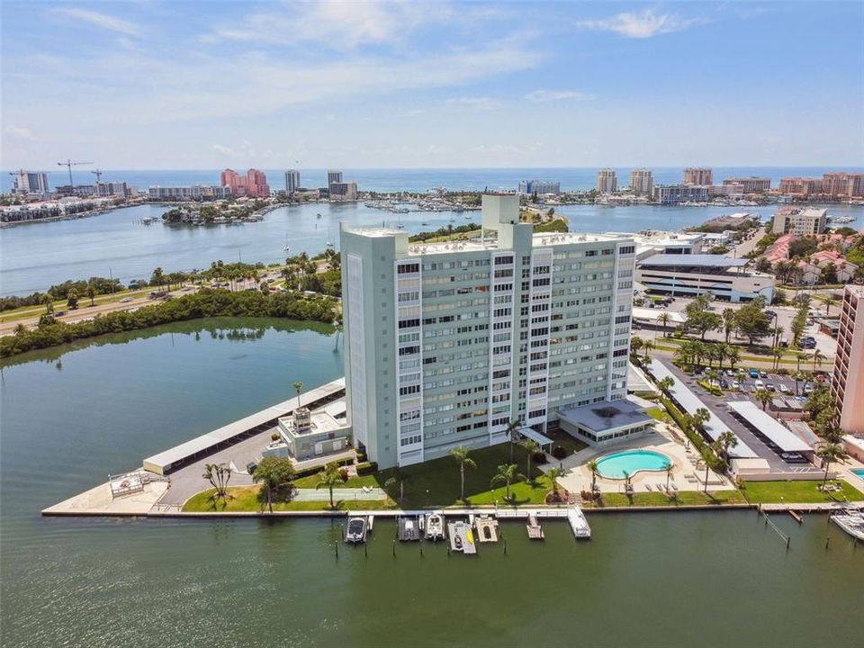 Под контрактом: $255,000 (1 спален, 1 ванн, 1005 Квадратных фут)