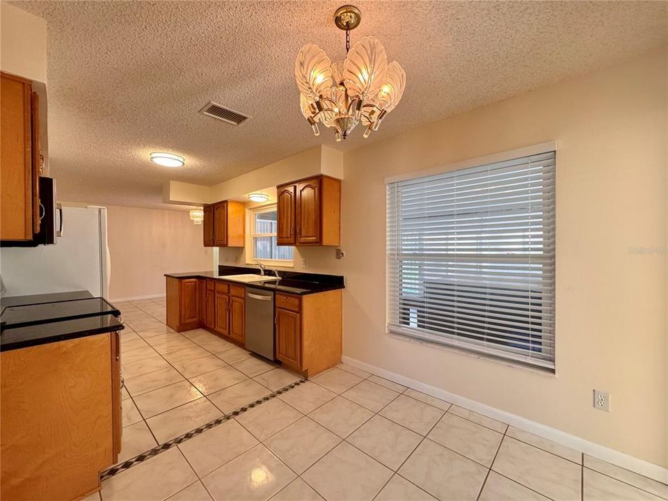 En Renta: $2,350 (3 camas, 2 baños, 1334 Pies cuadrados)