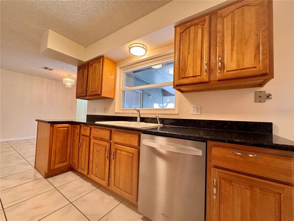 En Renta: $2,350 (3 camas, 2 baños, 1334 Pies cuadrados)