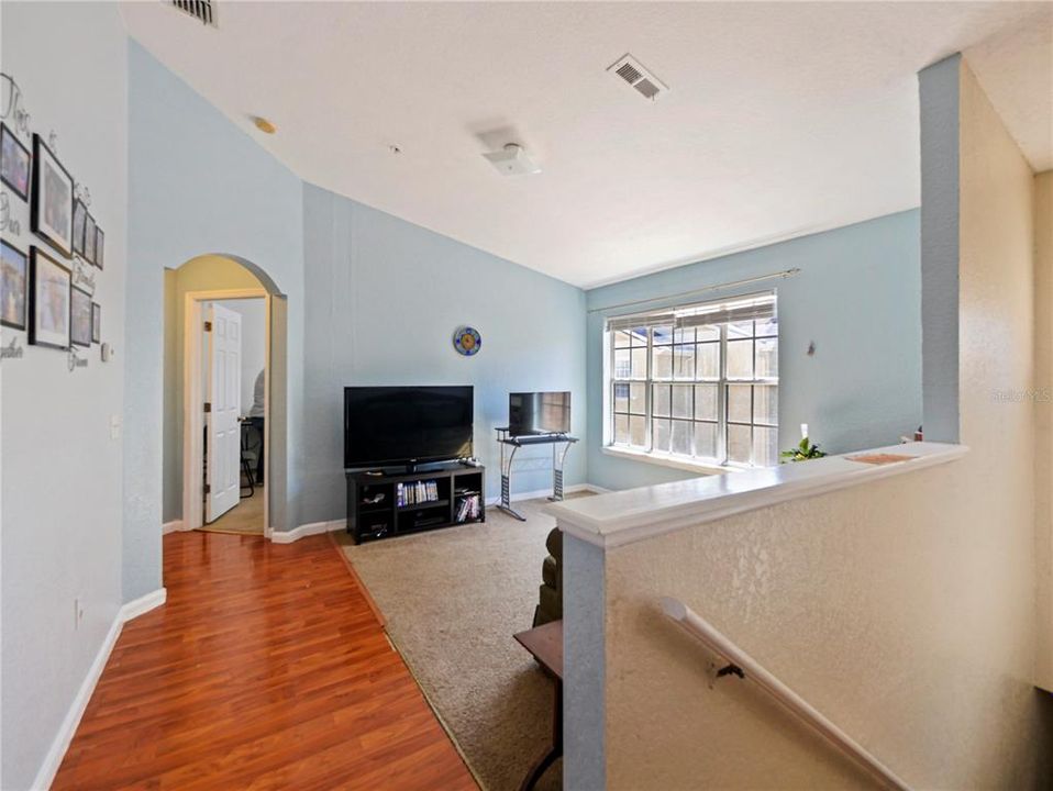 For Sale: $199,999 (2 beds, 2 baths, 1170 Square Feet)