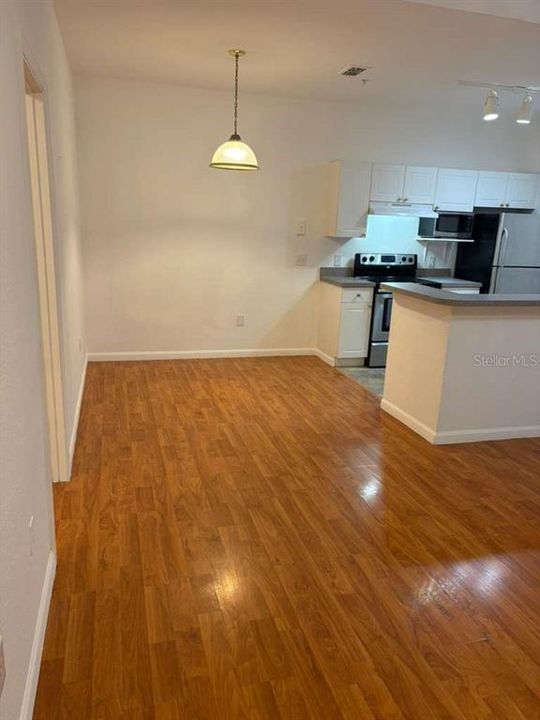 For Sale: $199,999 (2 beds, 2 baths, 1170 Square Feet)