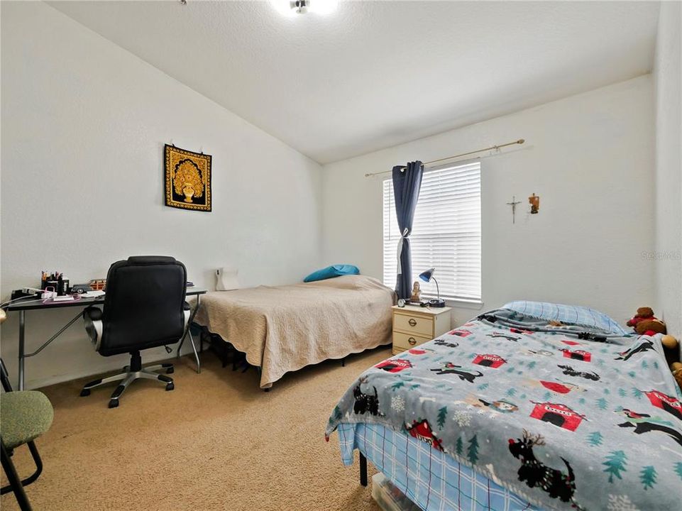 For Sale: $199,999 (2 beds, 2 baths, 1170 Square Feet)