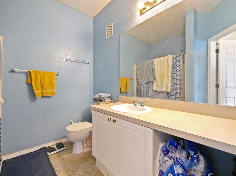 For Sale: $199,999 (2 beds, 2 baths, 1170 Square Feet)