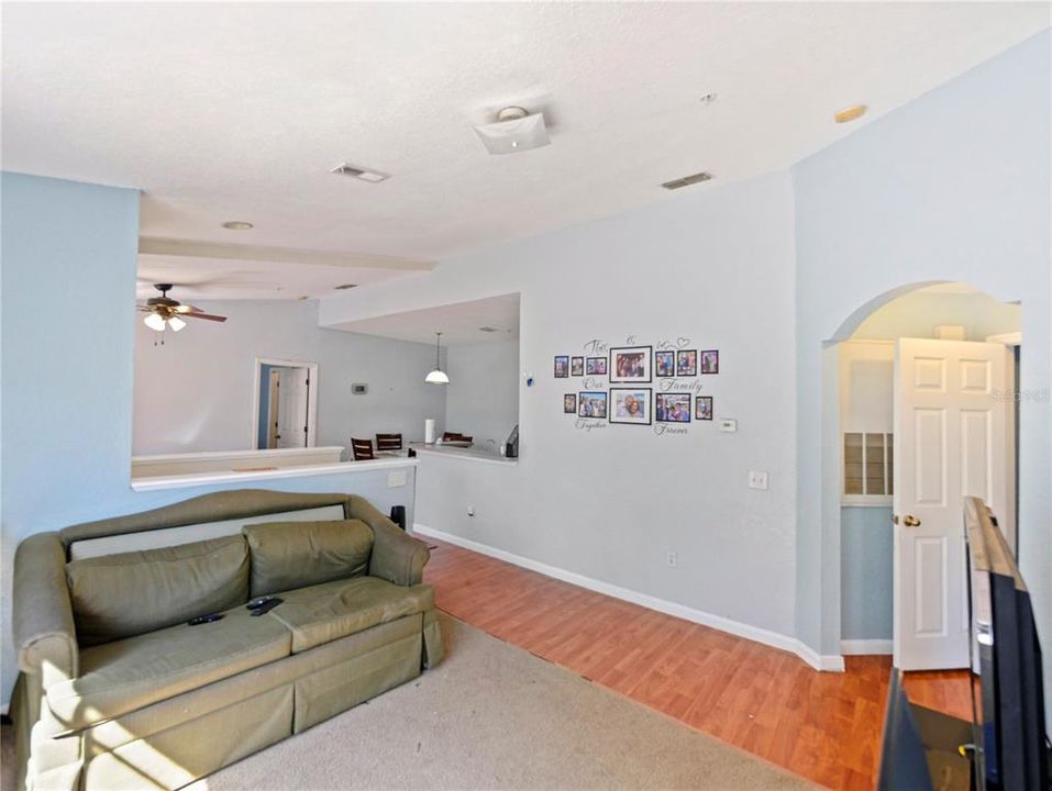 For Sale: $199,999 (2 beds, 2 baths, 1170 Square Feet)