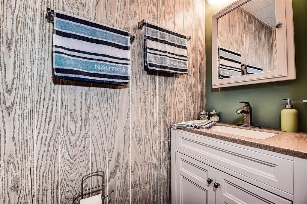 合同活跃: $109,000 (2 贝兹, 1 浴室, 768 平方英尺)