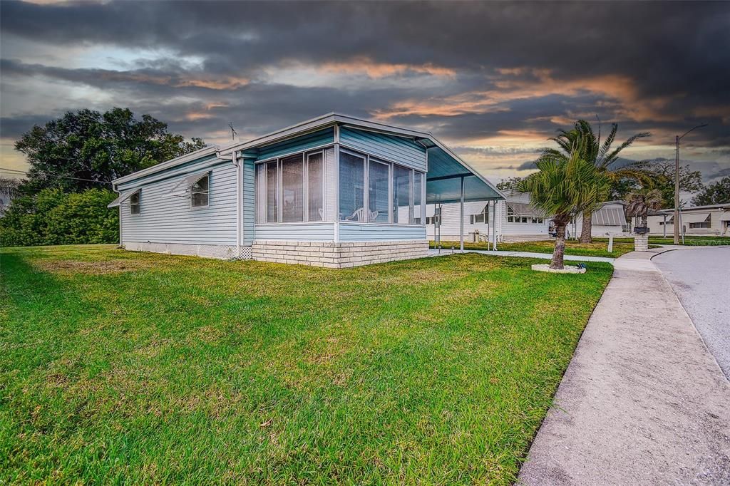 合同活跃: $109,000 (2 贝兹, 1 浴室, 768 平方英尺)