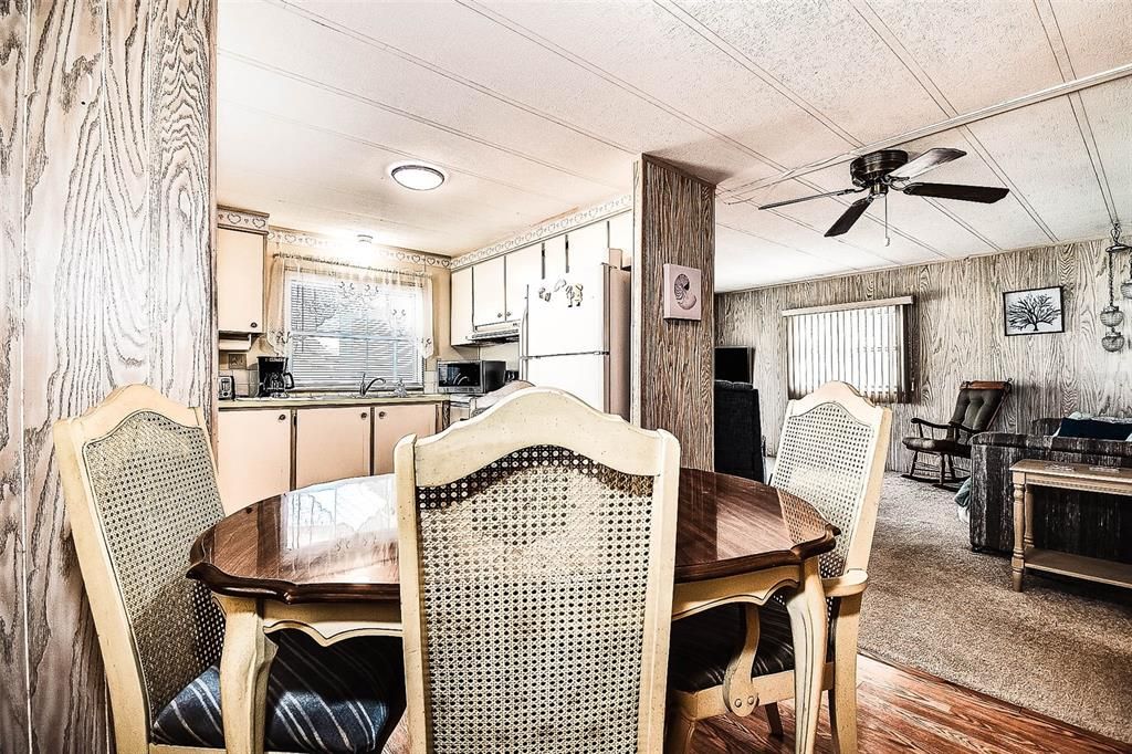 合同活跃: $109,000 (2 贝兹, 1 浴室, 768 平方英尺)