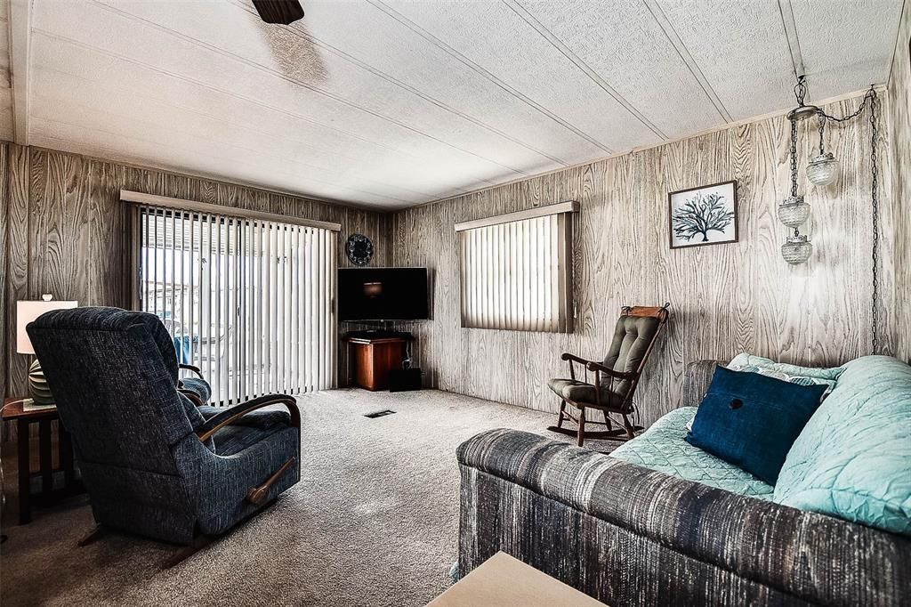 合同活跃: $109,000 (2 贝兹, 1 浴室, 768 平方英尺)