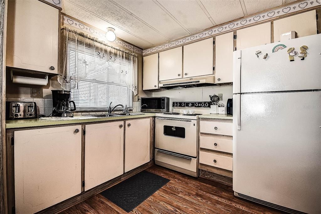 合同活跃: $109,000 (2 贝兹, 1 浴室, 768 平方英尺)