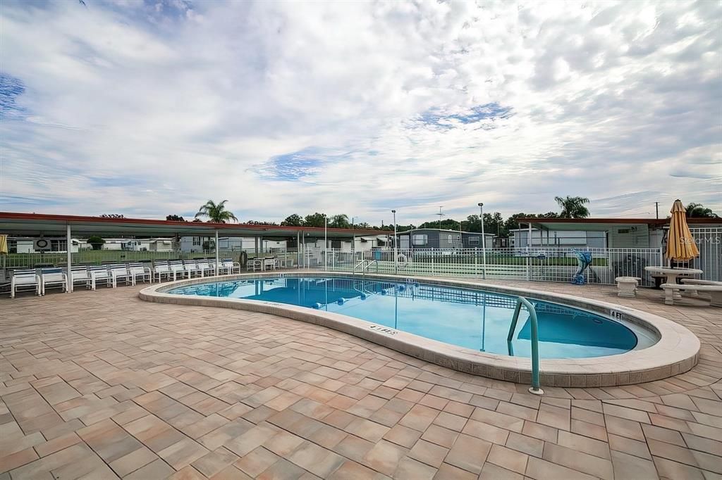 合同活跃: $109,000 (2 贝兹, 1 浴室, 768 平方英尺)