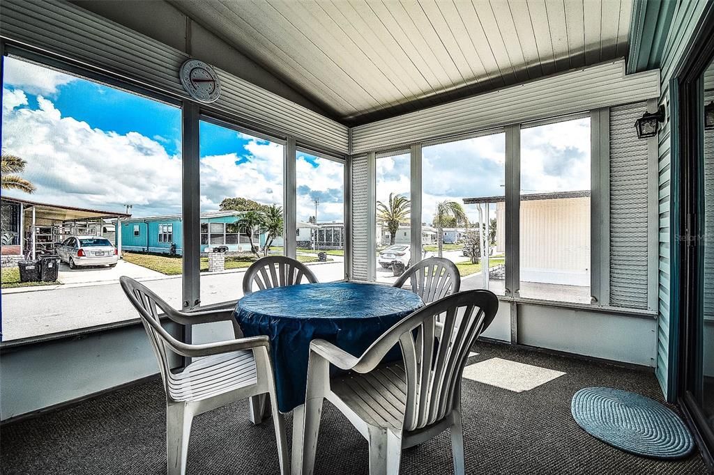 合同活跃: $109,000 (2 贝兹, 1 浴室, 768 平方英尺)