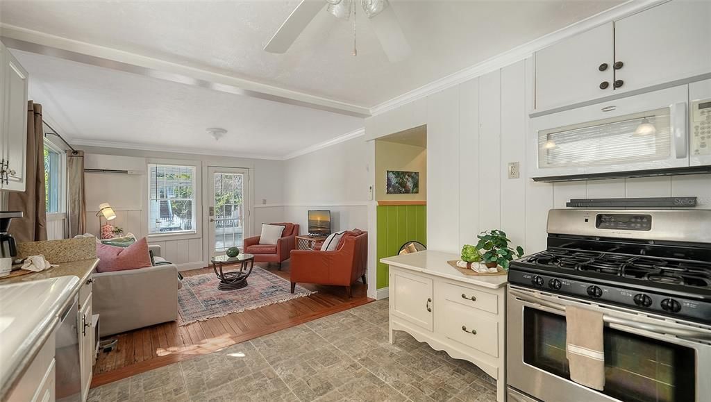 待售: $899,000 (5 贝兹, 3 浴室, 1589 平方英尺)