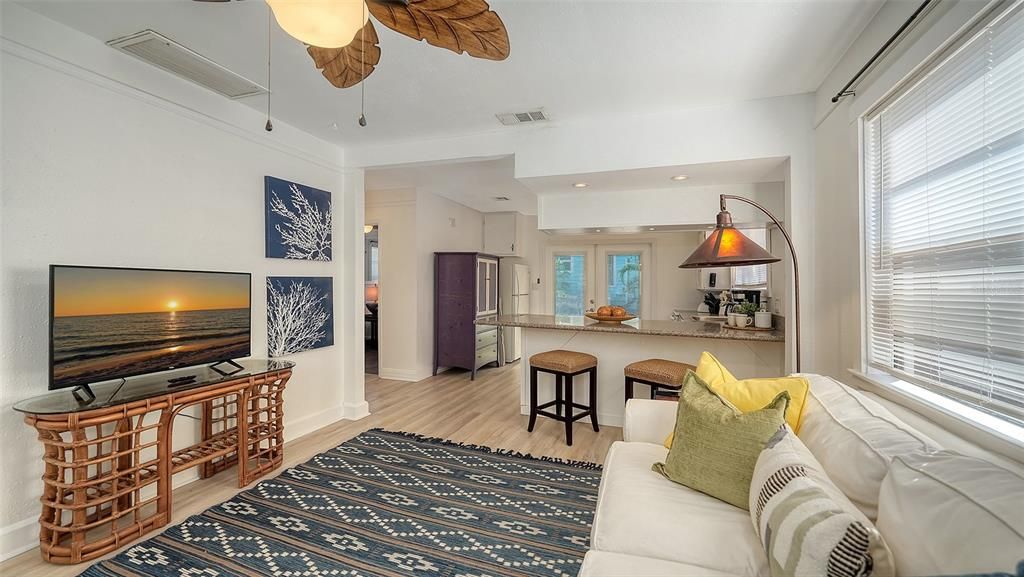 待售: $899,000 (5 贝兹, 3 浴室, 1589 平方英尺)