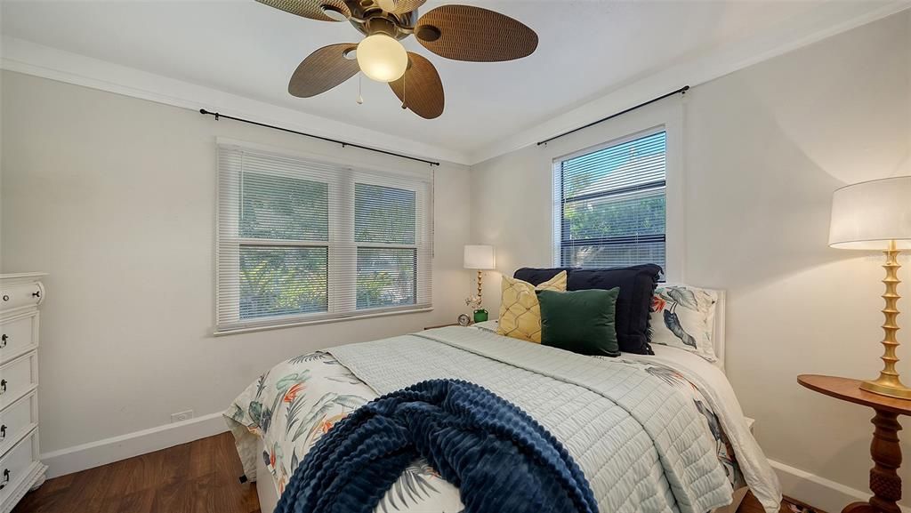 待售: $899,000 (5 贝兹, 3 浴室, 1589 平方英尺)