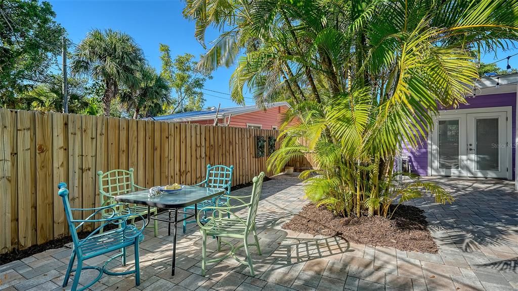 待售: $899,000 (5 贝兹, 3 浴室, 1589 平方英尺)