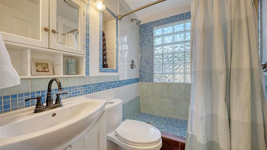 待售: $899,000 (5 贝兹, 3 浴室, 1589 平方英尺)