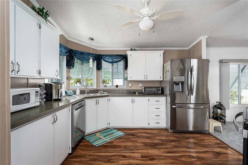 For Sale: $239,500 (2 beds, 2 baths, 1295 Square Feet)