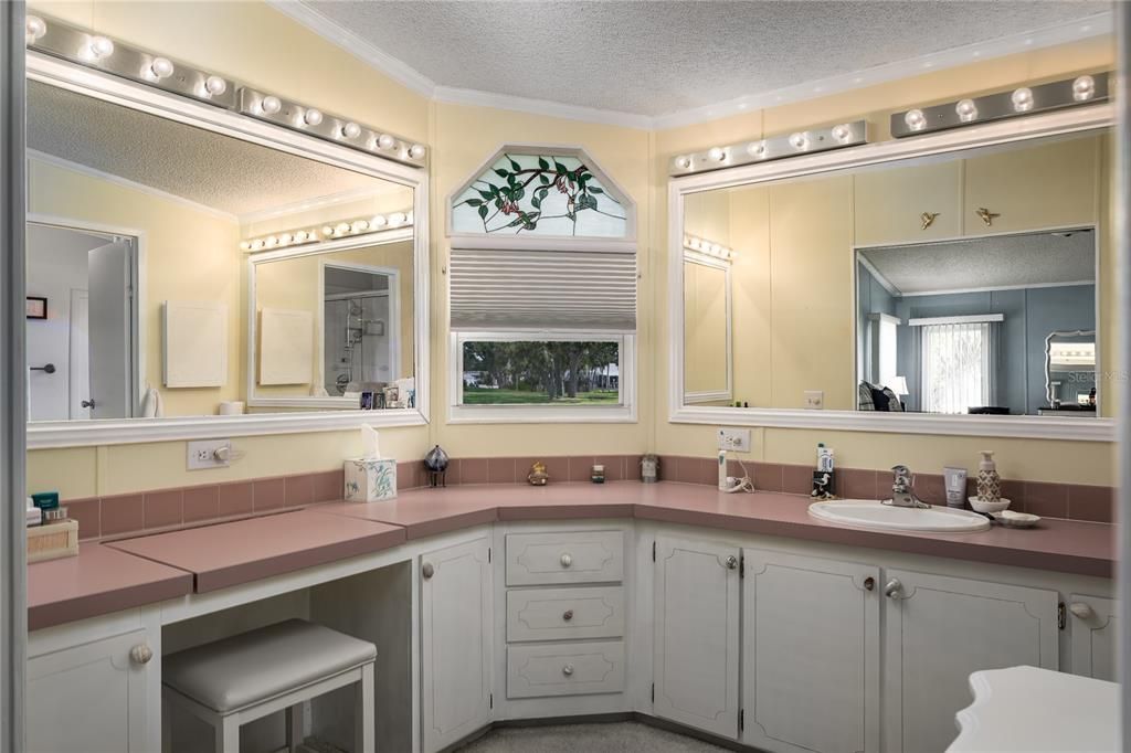 For Sale: $239,500 (2 beds, 2 baths, 1295 Square Feet)