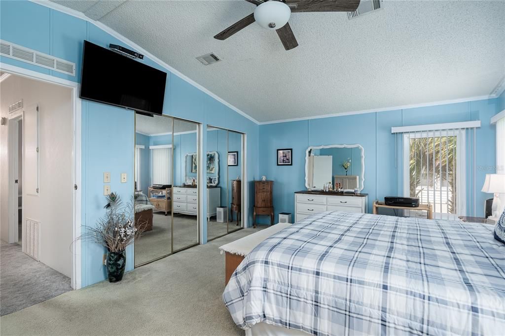 For Sale: $239,500 (2 beds, 2 baths, 1295 Square Feet)