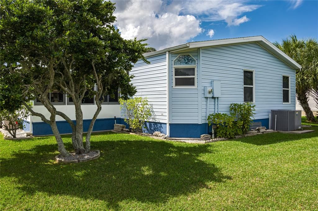 For Sale: $239,500 (2 beds, 2 baths, 1295 Square Feet)