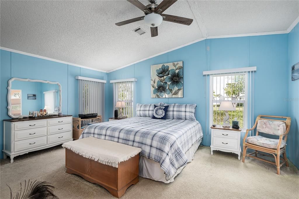 For Sale: $239,500 (2 beds, 2 baths, 1295 Square Feet)