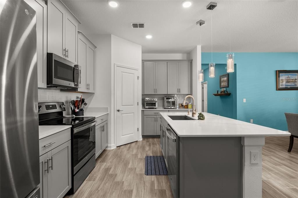 For Sale: $435,000 (4 beds, 3 baths, 2151 Square Feet)