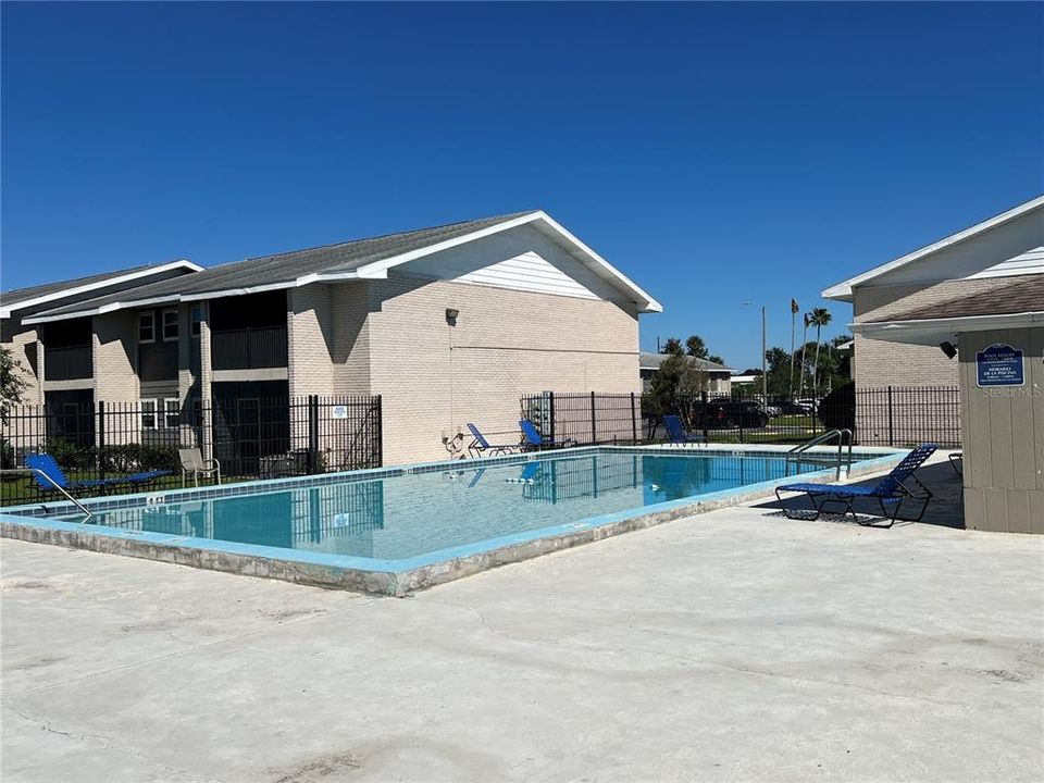 For Rent: $1,750 (3 beds, 2 baths, 893 Square Feet)