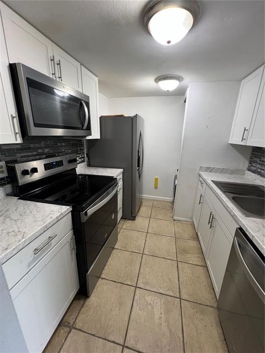 For Rent: $1,750 (3 beds, 2 baths, 893 Square Feet)