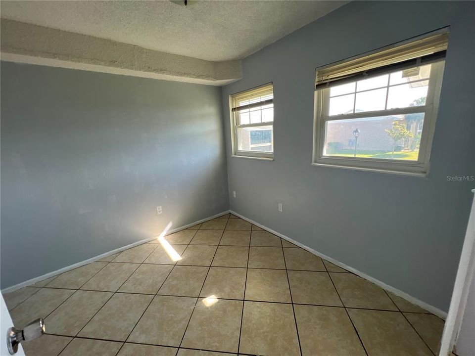 For Rent: $1,750 (3 beds, 2 baths, 893 Square Feet)