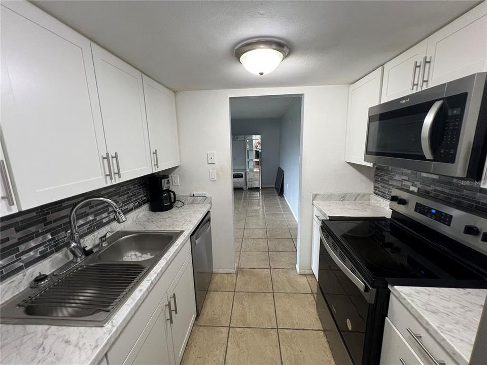 For Rent: $1,750 (3 beds, 2 baths, 893 Square Feet)