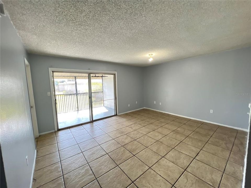 For Rent: $1,750 (3 beds, 2 baths, 893 Square Feet)