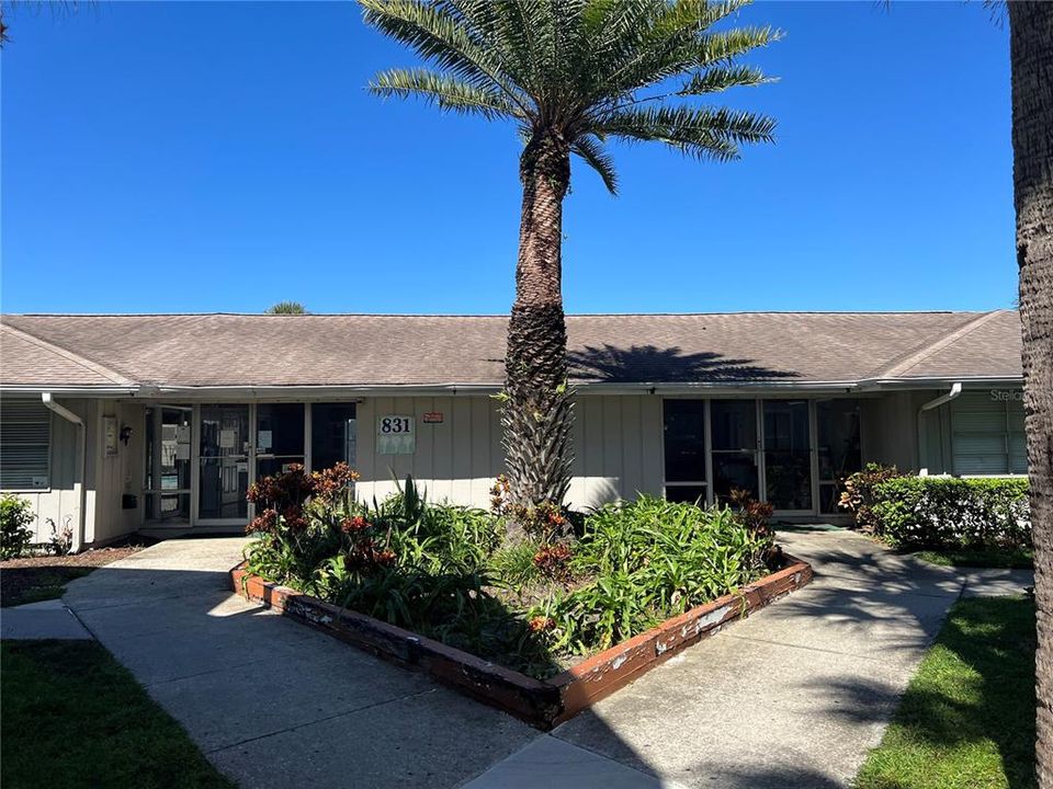 For Rent: $1,750 (3 beds, 2 baths, 893 Square Feet)