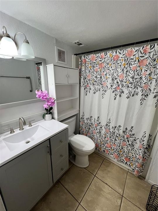 For Rent: $1,750 (3 beds, 2 baths, 893 Square Feet)