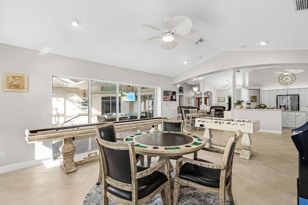 На продажу: $799,999 (3 спален, 2 ванн, 2527 Квадратных фут)