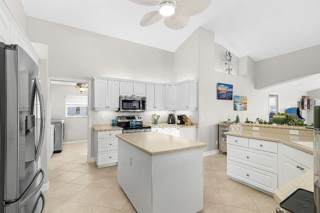 На продажу: $799,999 (3 спален, 2 ванн, 2527 Квадратных фут)