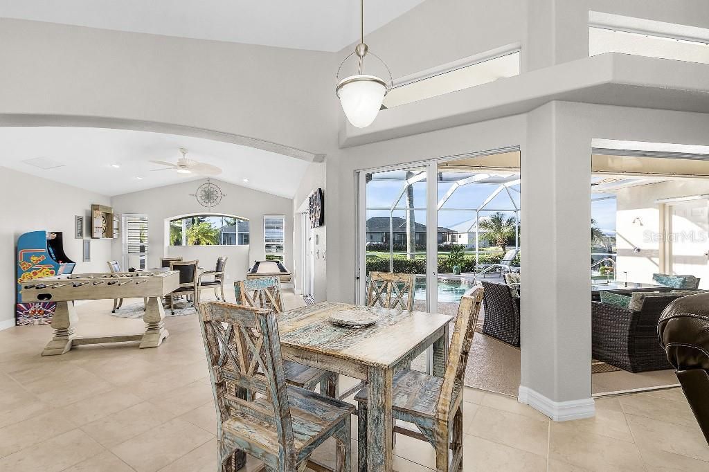 На продажу: $799,999 (3 спален, 2 ванн, 2527 Квадратных фут)