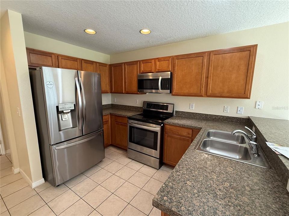 For Rent: $2,550 (3 beds, 2 baths, 1857 Square Feet)