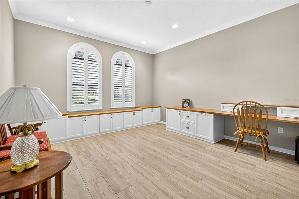 Под контрактом: $682,000 (3 спален, 2 ванн, 2908 Квадратных фут)